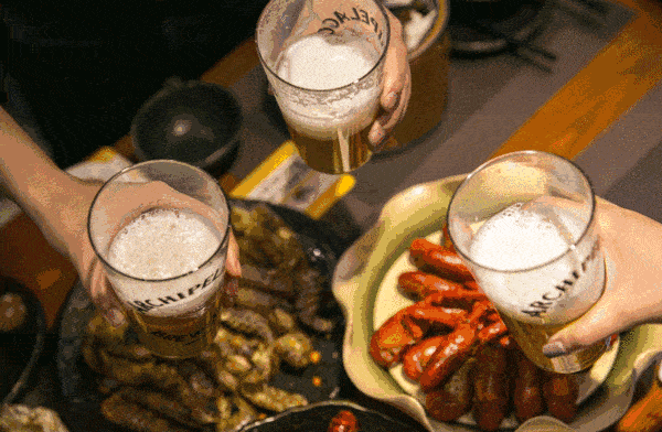 吃瓜群众啤酒,揭秘吃瓜群众的热议焦点